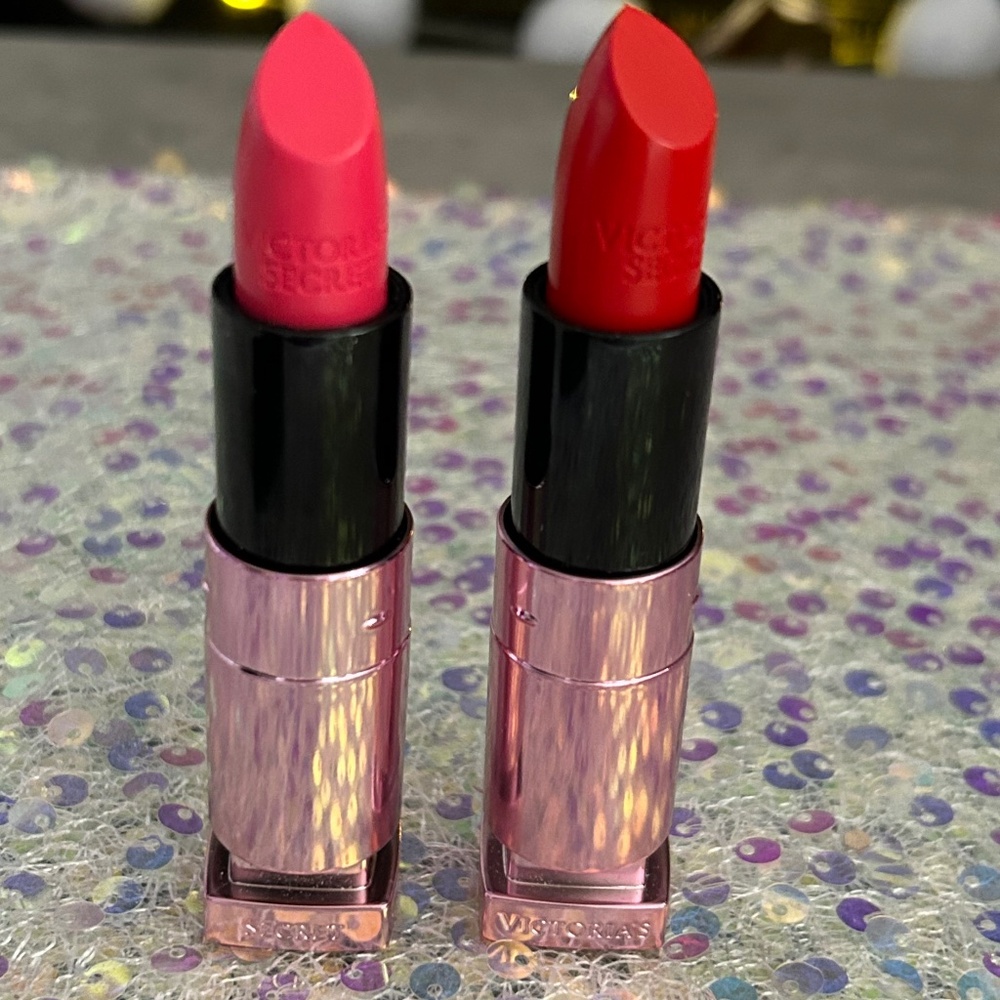 FREE SHIPPING RARE!!! Unused Victoria’s Secret lipstick bundle 💄💋